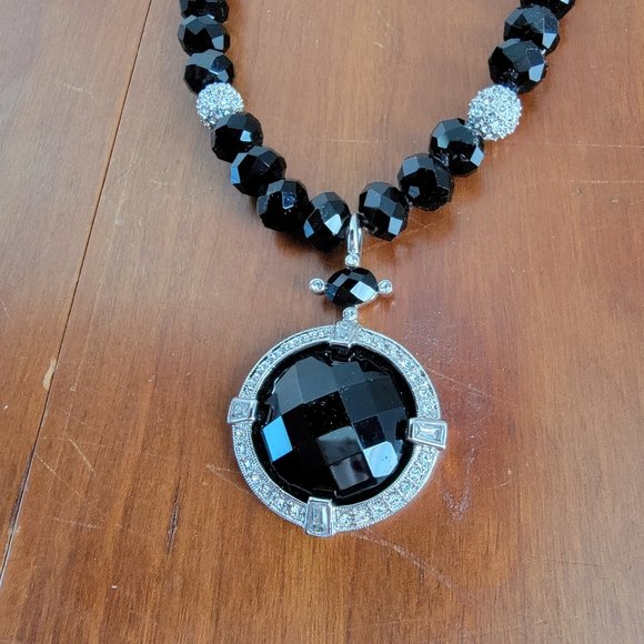 Vintage Style Faceted Black Glass Beads & Clear Rhinestones Necklace Like New! - Picture 3 of 7